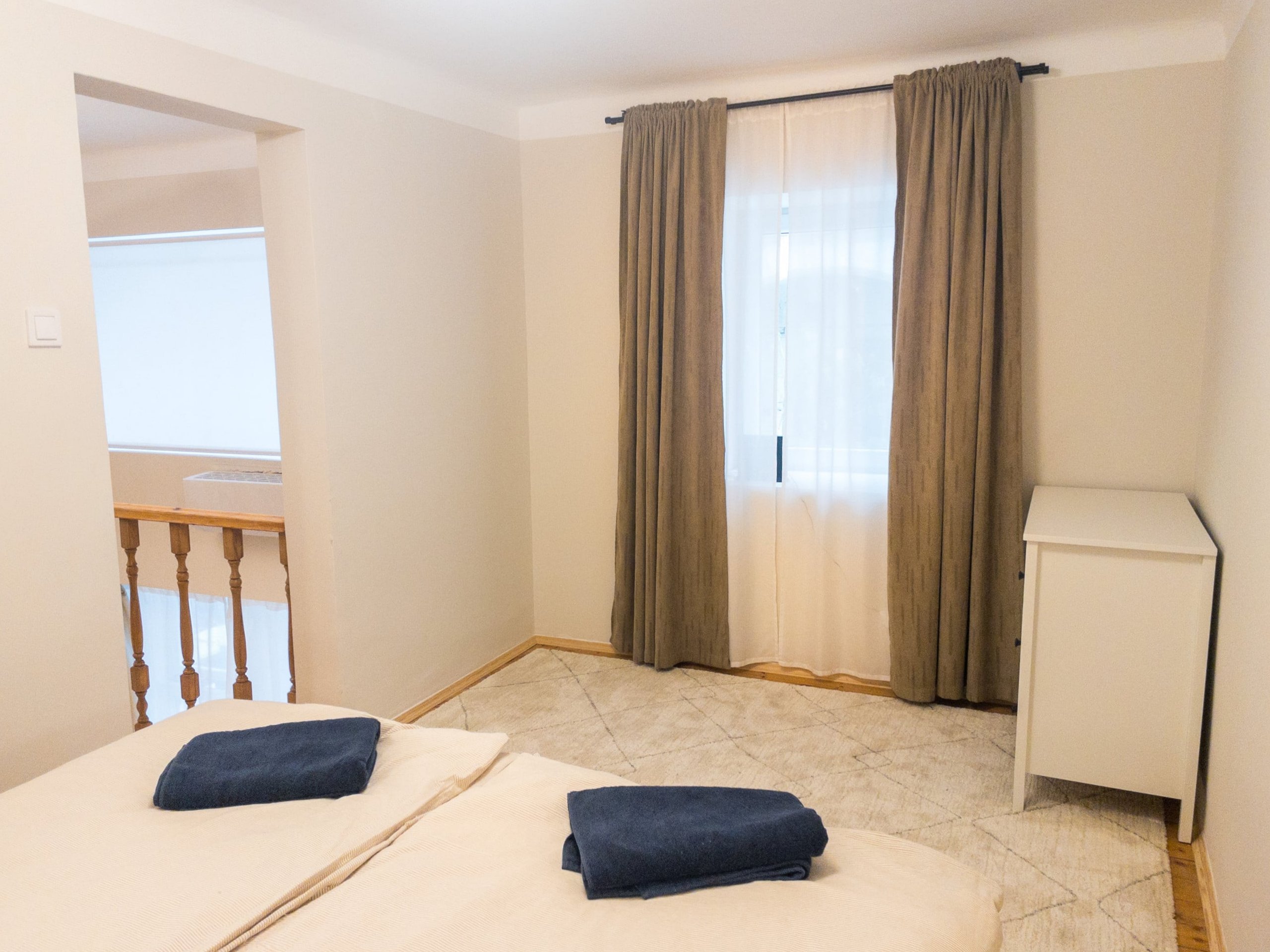 Bedroom 1 photo 2